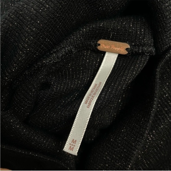 Free People Black Metallic Glam Drop Shoulder Turtleneck Shirt/Sweater Sz M - Picture 8 of 9